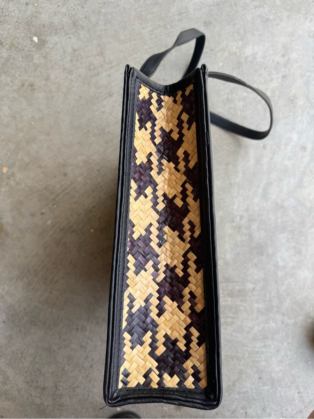 Woven Houndstooth Tote Bag in Black and Natural Raffia - Picture 16 of 16